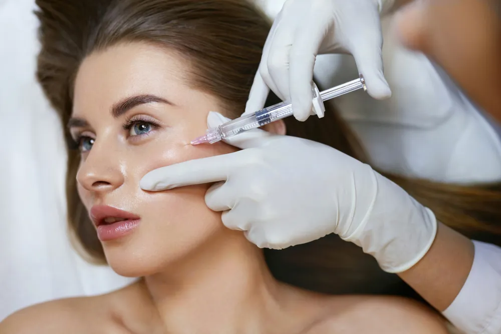تزریق فیلر: تکنیکی مدرن برای جوان سازی و فرم دهی صورت